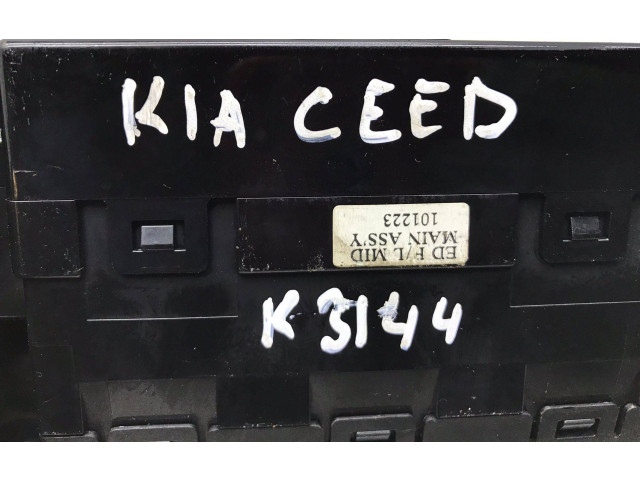 Дисплей    957101h700, K3144   KIA Ceed