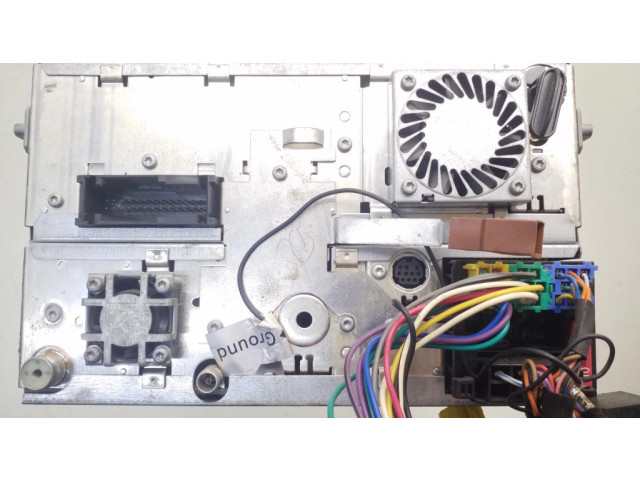 Радио/ проигрыватель CD/DVD / навигация