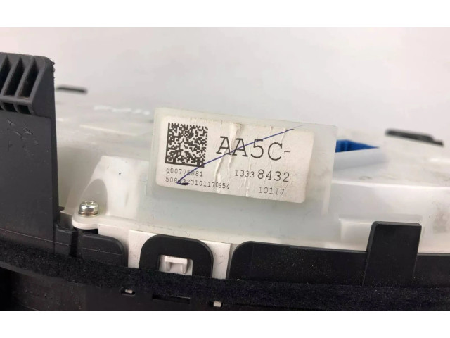 Панель приборов 13338432 Vauxhall Astra H