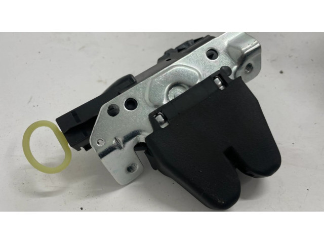 Замок задней крышки