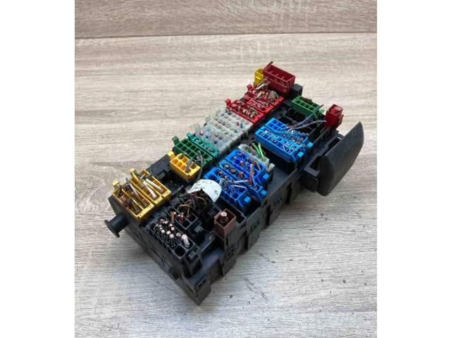 Блок предохранителей 357937039, 6N0971006 Volkswagen Caddy