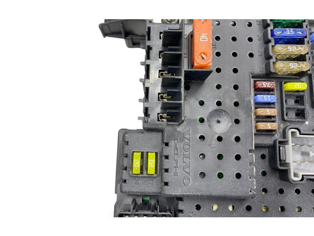 Блок предохранителей  8688264, 12217789   Volvo V70    