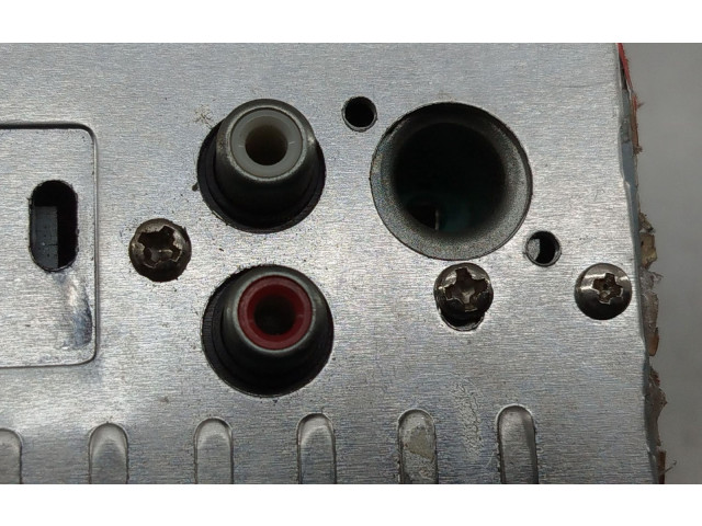 Радио/ проигрыватель CD/DVD / навигация    Renault Clio I       