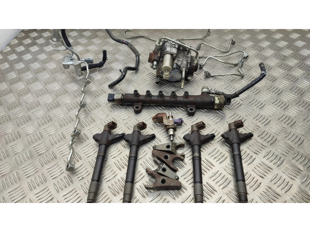 Vstřikovač 8945820051, 221000R050   Toyota RAV 4 (XA40)  pro naftový motor 2.2  