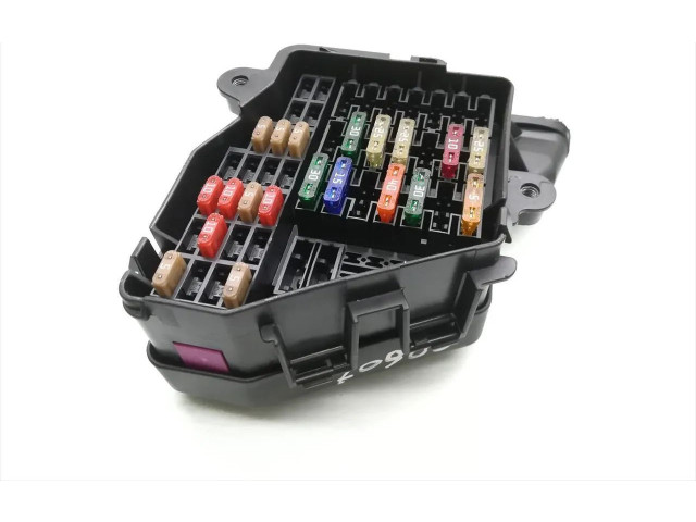 Блок предохранителей Audi A6 S6 C6 4F