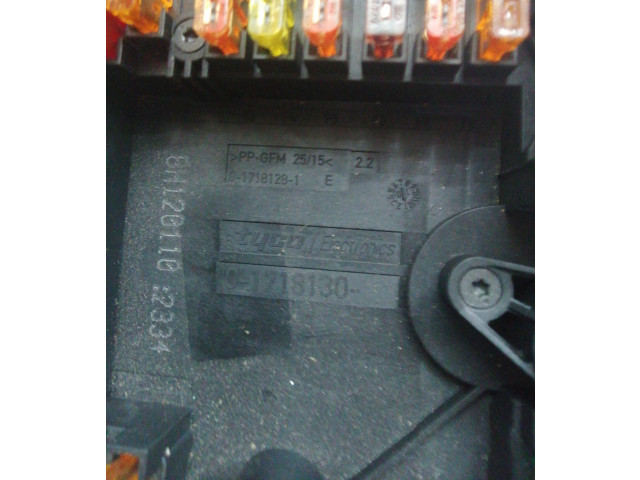 Pojistková skříňka 01718130, 1K0937125D Audi A3 S3 A3 Sportback 8P 2010