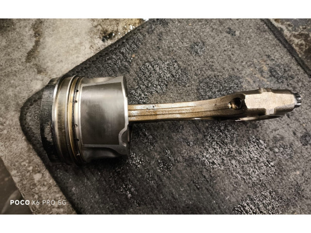 Píst 02647, 02646   Toyota RAV 4 (XA30)     