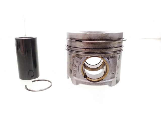 Píst BMW 5 G30 G31 pro naftový motor 2.0 B47d20a