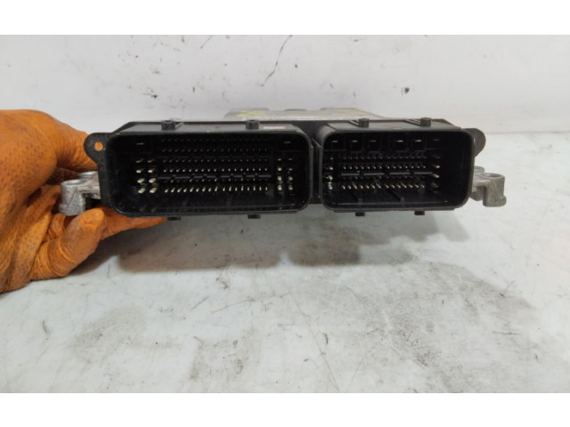 Блок управления двигателем Блок управления 9851039580 Opel Combo D