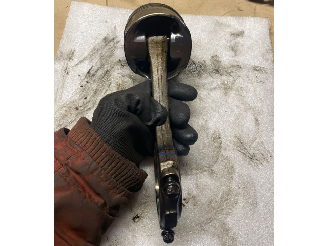 Píst 059AA Audi A8 S8 D3 4E