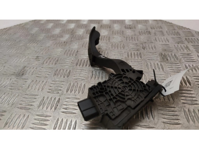 Педаль акселератора