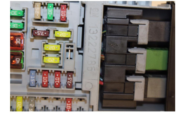 Pojistková skříňka Chevrolet Cruze 2012