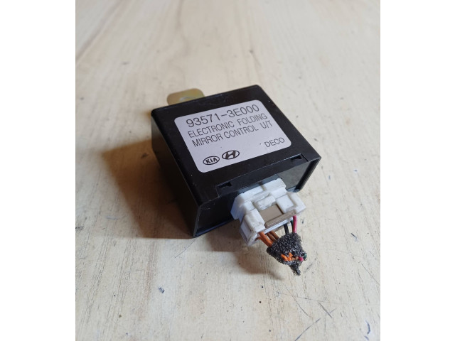 Блок управления 935713E000 KIA Sorento