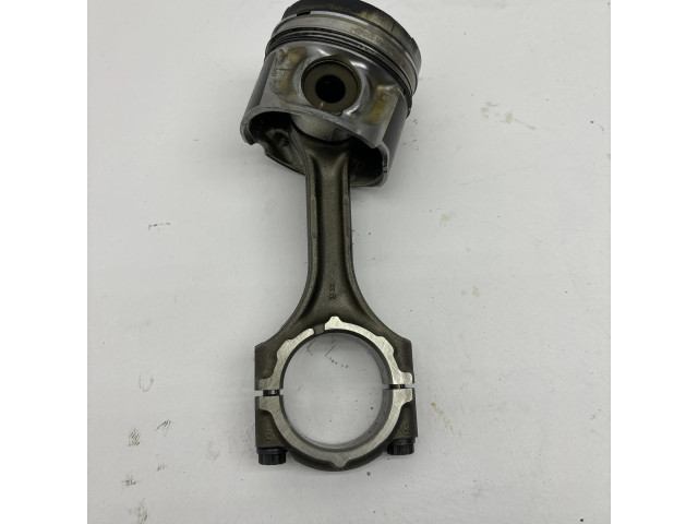 Píst Toyota Avensis T250 pro naftový motor 2.2 2AD