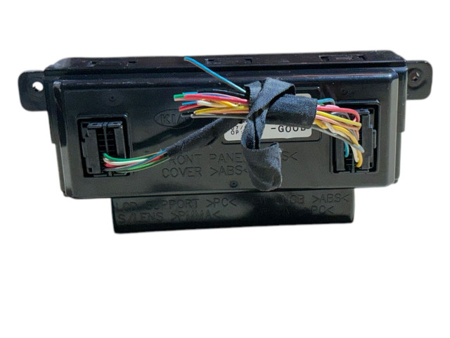 Дисплей    957101H300   KIA Ceed