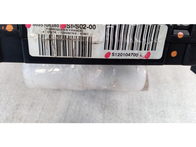 Блок предохранителей S120104700L   Renault Clio II    