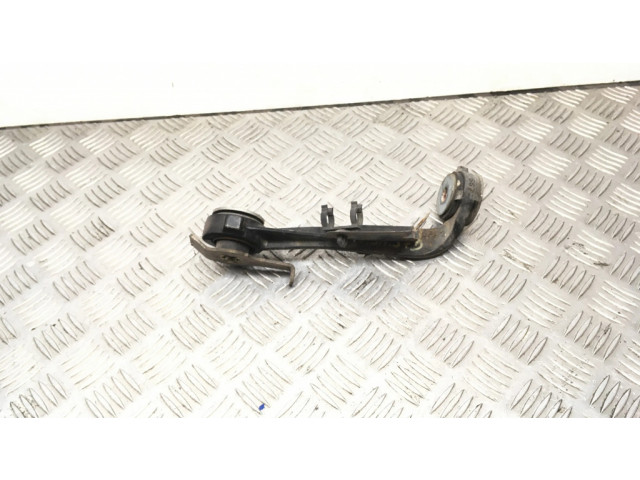 Другая деталь отсека двигателя