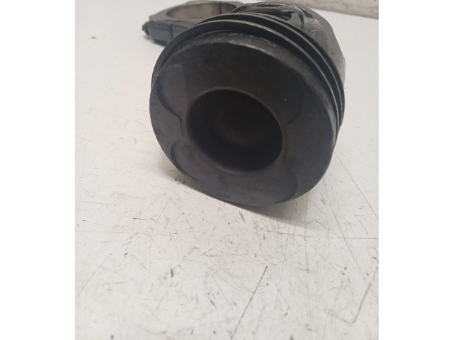 Píst 0830923 Mercedes-Benz E W211