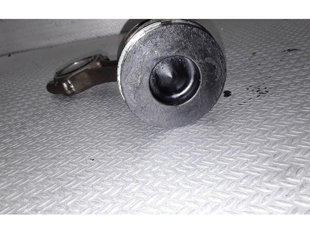 Поршень с шатуном Mitsubishi Grandis