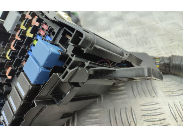 Блок предохранителей AV1T14K012GLD Ford B-MAX