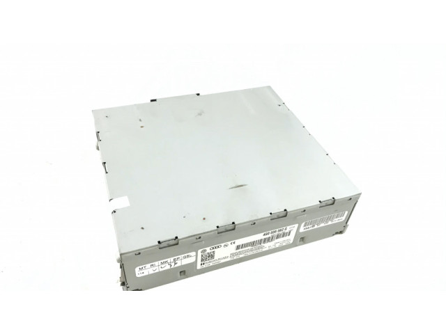 Радио/ проигрыватель CD/DVD / навигация