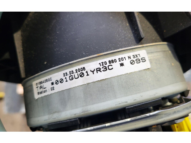 Подушка безопасности водителя 1Z0880201N Skoda Octavia Mk2 (1Z)