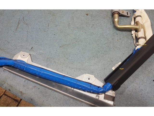 Боковая подушка безопасности Jeep Commander