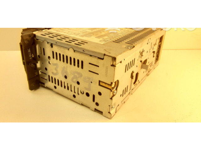 Радио/ проигрыватель CD/DVD / навигация