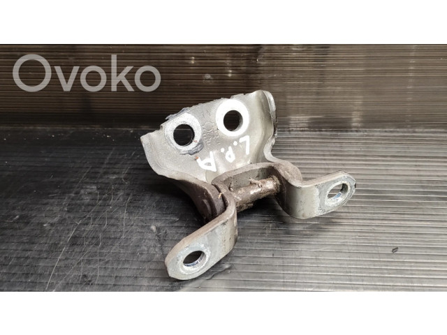 Петля (петли) капота двигателя