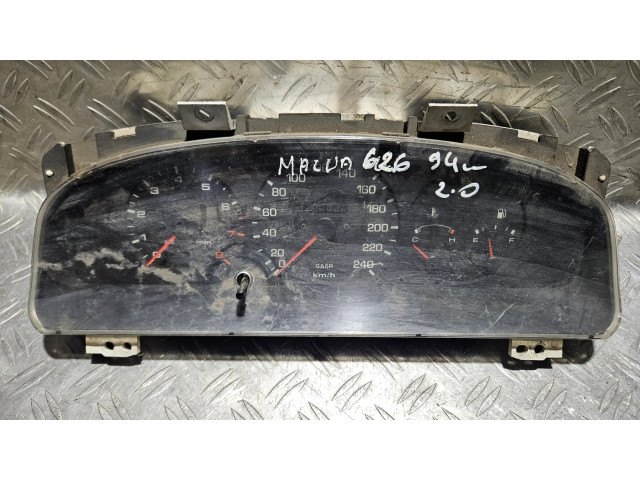 Панель приборов    Mazda 626       