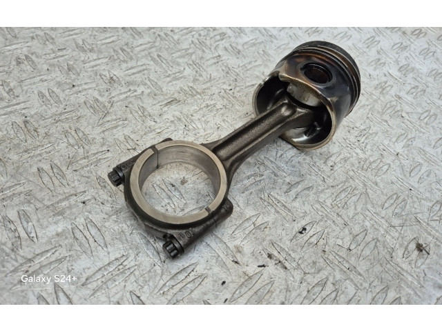  Поршень с шатуном  04LA  Skoda Octavia Mk3 (5E)  