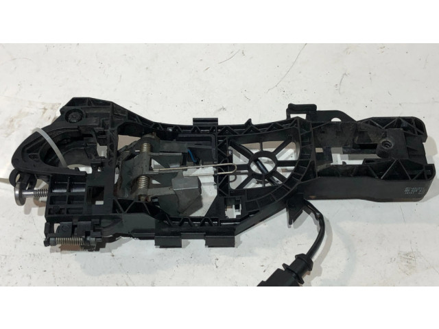 Передний держатель / кронштейн для внешней ручки открытия