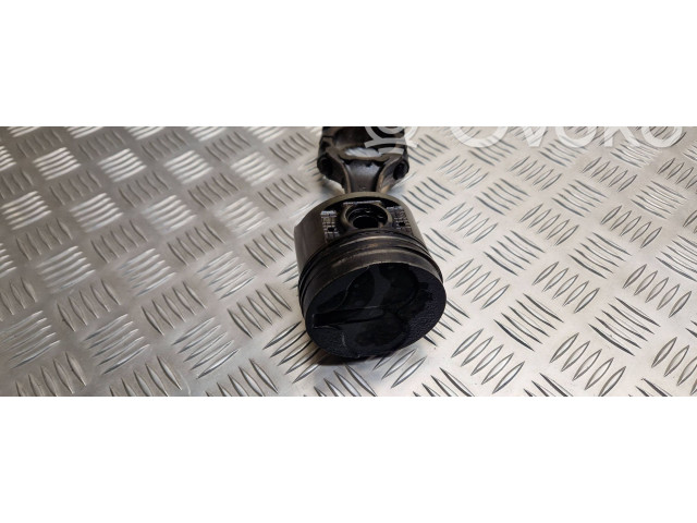 Píst Nissan Primera