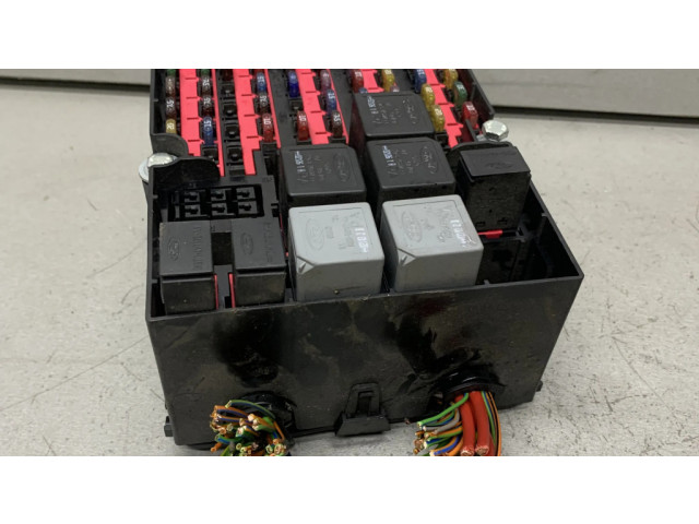 Блок предохранителей 2U84393, 2S6T14401AF Ford Fiesta