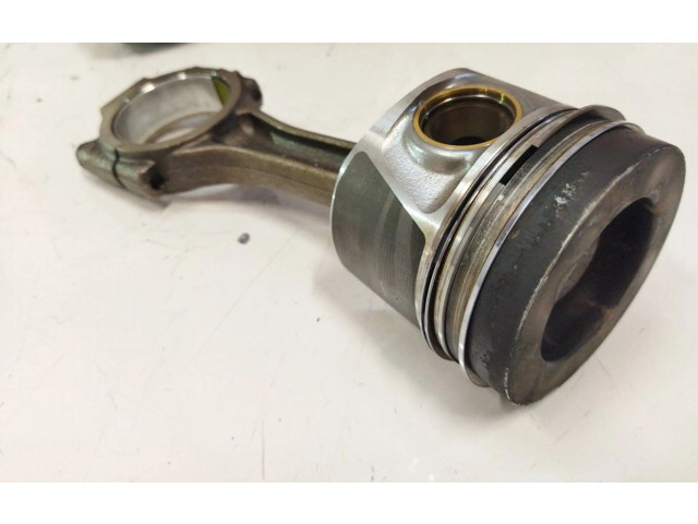 Píst 038J Seat Exeo (3R)