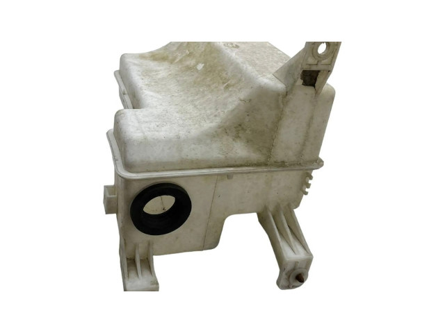 Бачок оконной жидкости    