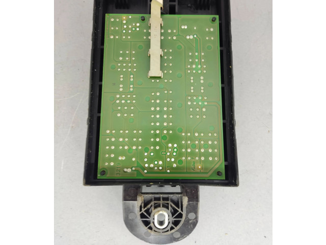 Блок предохранителей 32142591, 31682732 Volvo XC90