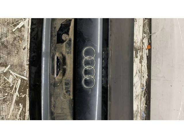 Задняя крышка (багажника)