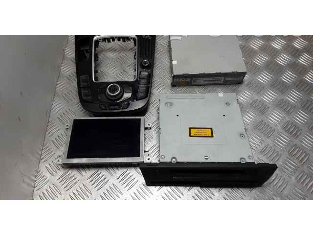 Радио/ проигрыватель CD/DVD / навигация