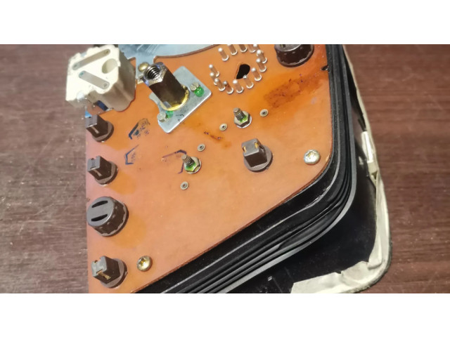 Přístrojová deska Mercedes-Benz 200 300 W123 1980 87001050