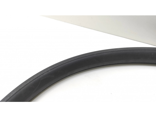 Уплотнительная резина (на передний дверях)