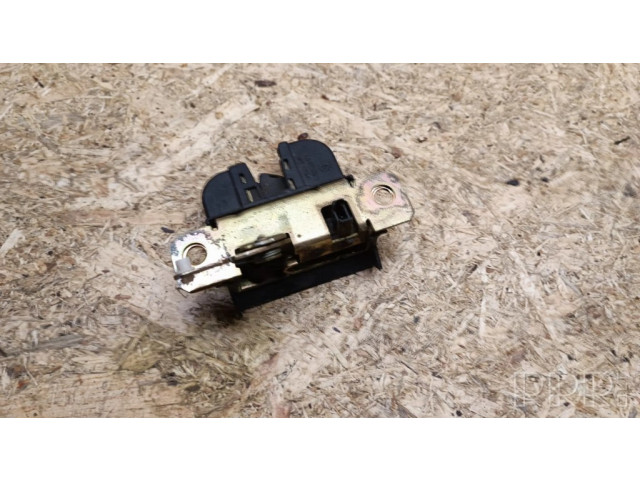 Замок задней крышки