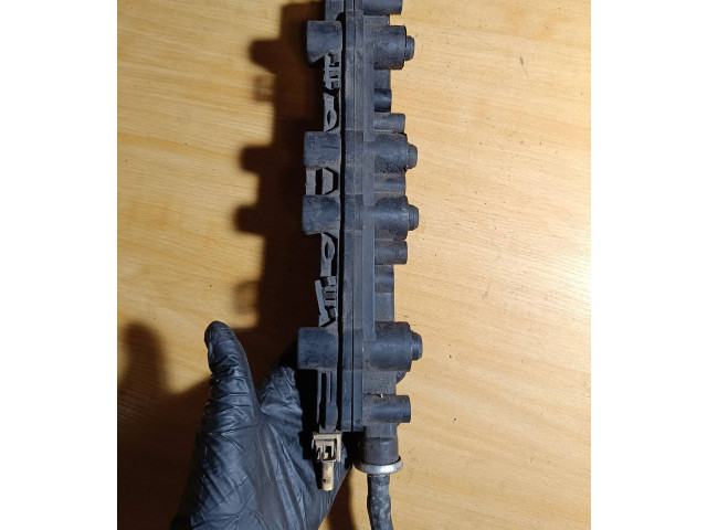 Топливная рампа 037133317E Volkswagen Golf III