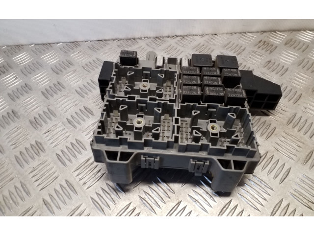 Блок предохранителей 56010436AE Jeep Cherokee III KJ