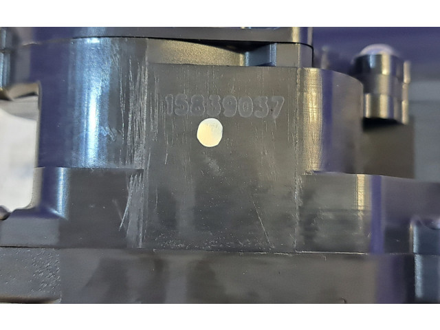 Моторчик заднего дворника 15839037    Chevrolet Tahoe