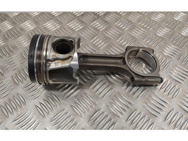 Píst 10653   Nissan Qashqai    M9R 