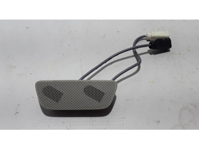 Громкоговоритель в панели