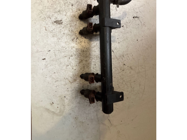 Топливная рампа 047133321J Skoda Fabia Mk1 (6Y)