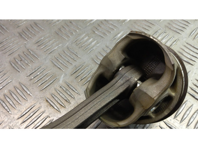 Píst 7843237 BMW 7 F01 F02 F03 F04 pro benzínový motor 4.4 N63B44 V8