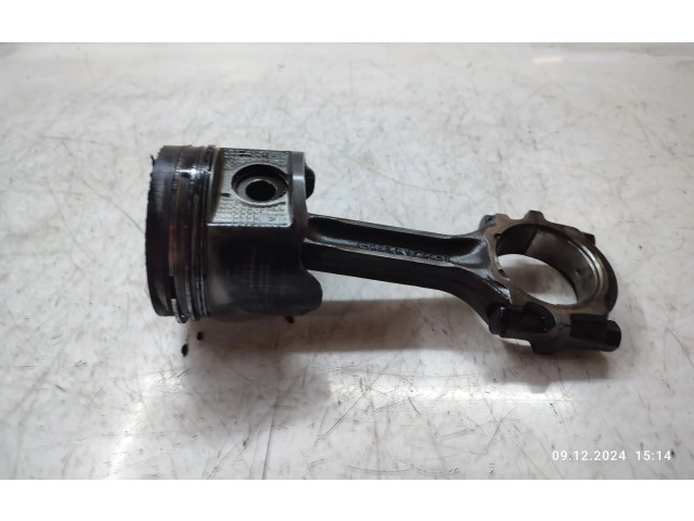 Píst Nissan Navara D22